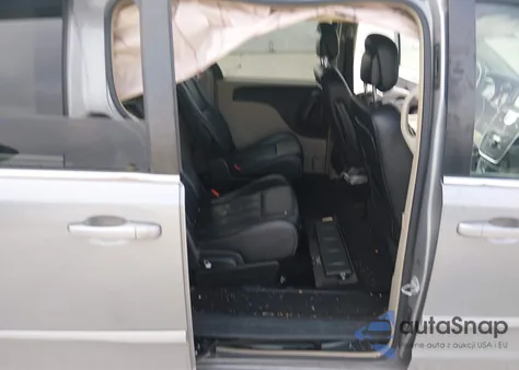 2015 Chrysler Town & Country Touring z USA, uszkodzony, nr VIN 2C4RC1BG3FR538396